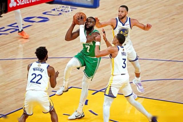 新闻分析：张雪机车为何第三变第四？